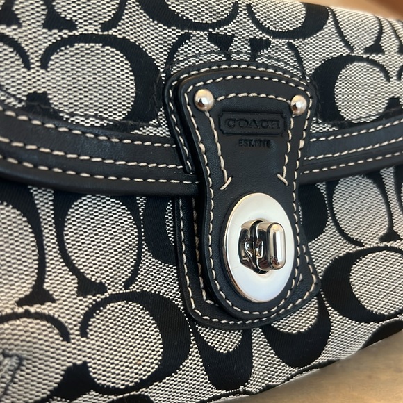 Coach Signature wristlet - Picture 5 of 6